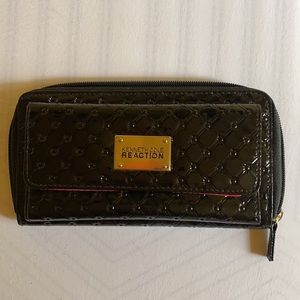 Beautiful patent leather Kenneth Cole wallet 🖤